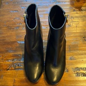 Never worn Michael Korn size 9 tall booties